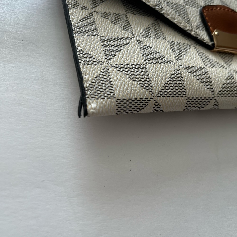 Fashion envelope wristlet - Picture 7 of 8